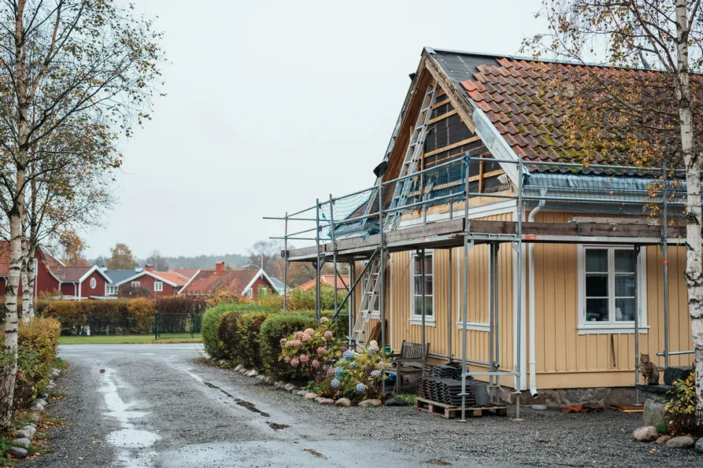 byta tak hemma tecken p slitage materialval kostnad och vanliga misstag att undvika